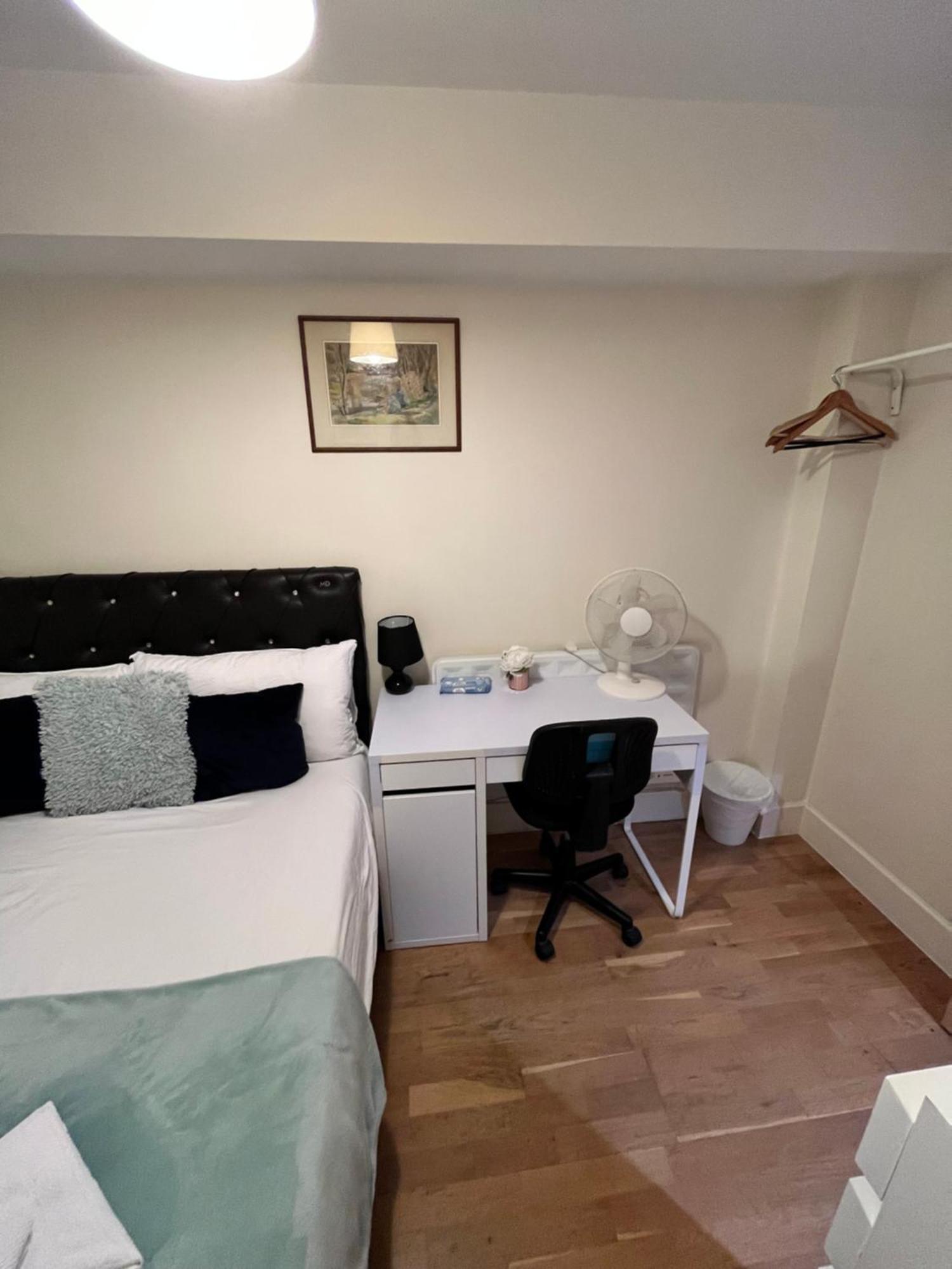 Euston Station 161 1 And 3 * London